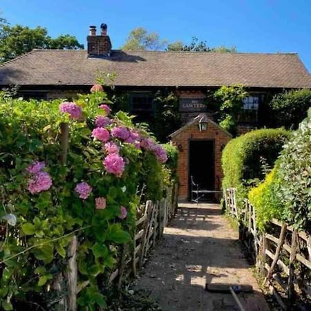 Apartmán 17Th Century Boutique Getaway In The Countryside Martin Mill Exteriér fotografie